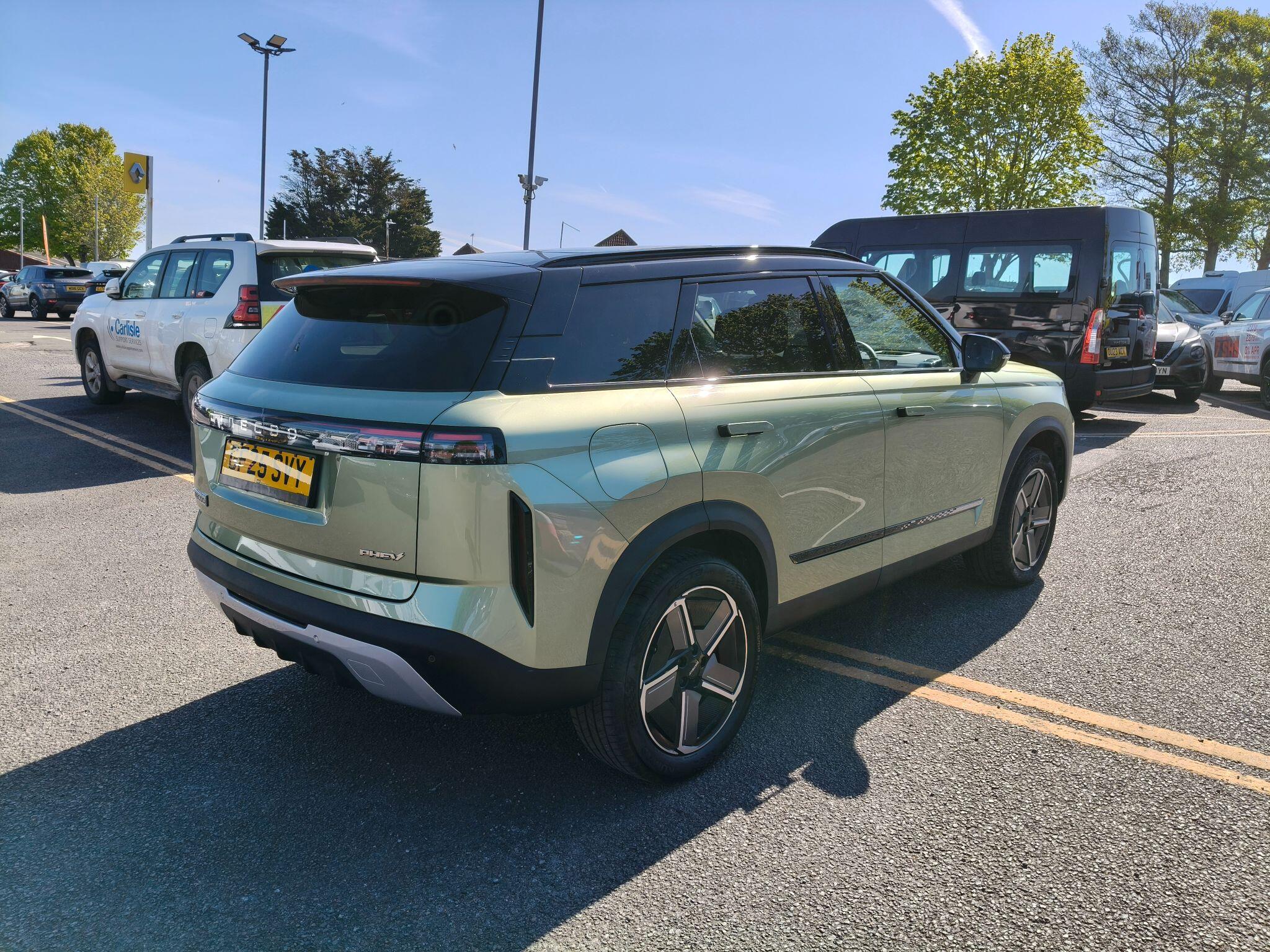 Large vehicle image